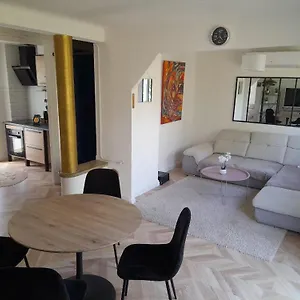 Aux Alyscamps 2, Climatisation, Wifi, Parking Appartement